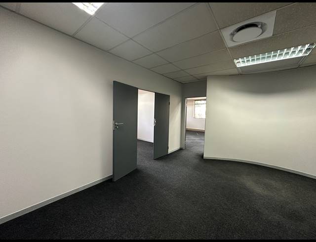 116.80M² OFFICE TO LET IN DIE HOEWES